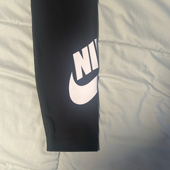 Women’s Nike logo Leggings size M. logo on the leg. - Picture 2 of 4